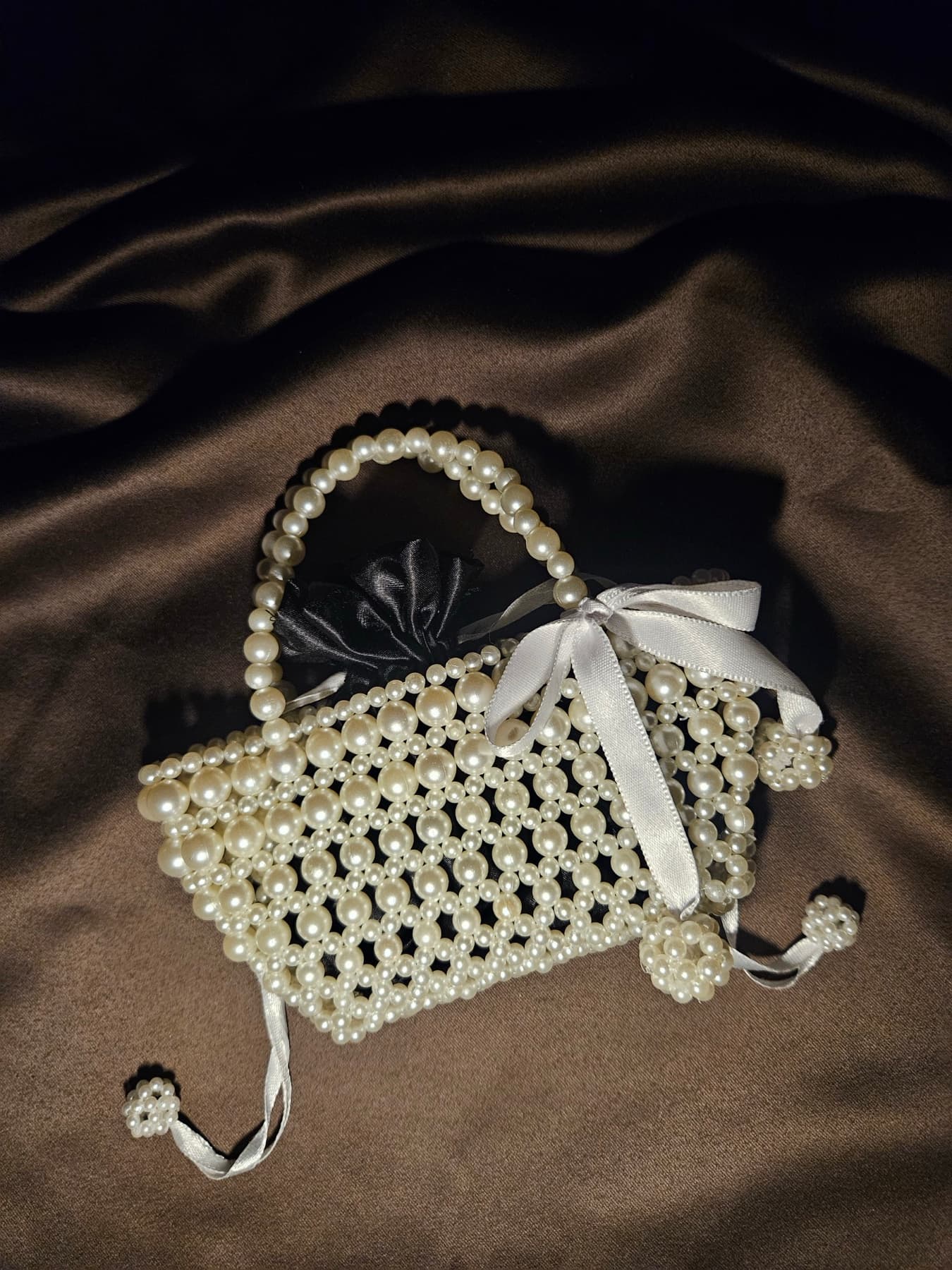 Pearl basket bag with satin ribbon on gold silk